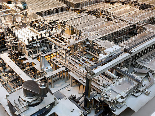 Nahaufnahme der Z1, mechanische Schaltglieder des historischen Rechners.